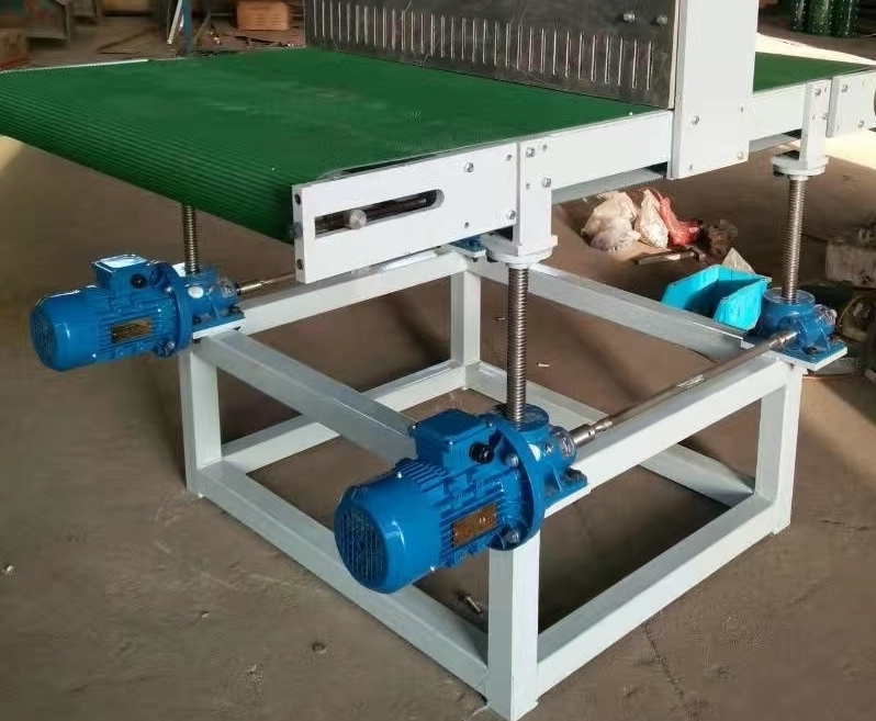 砂光機配套的洛陽帶式輸送機.jpg 砂光機配套的洛陽帶式輸送機.jpg