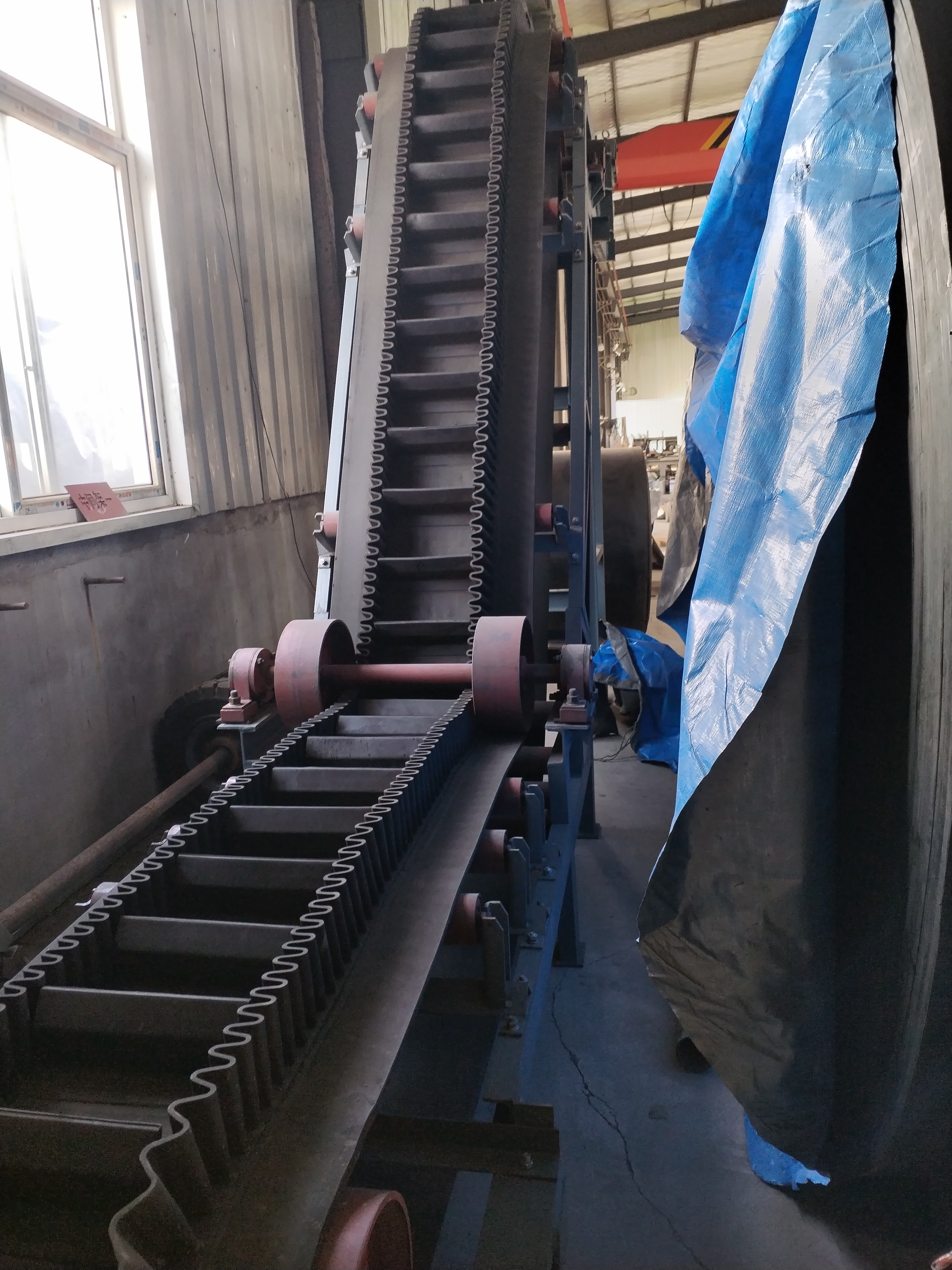 淄博帶式輸送機,青島樂途行工業設備.jpg 淄博帶式輸送機,青島樂途行工業設備.jpg